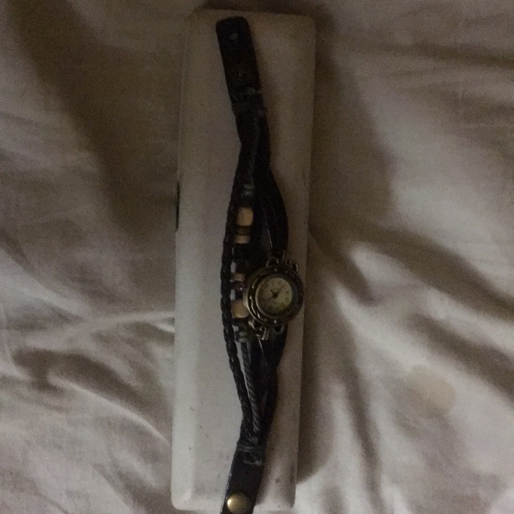 Vintage watch brown needs battery